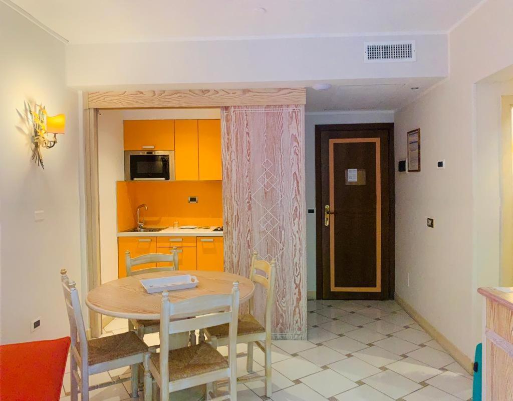Appartamento 4 Posti Letto N 238 Presso Residence Golf Hotel Punta Ala Buitenkant foto